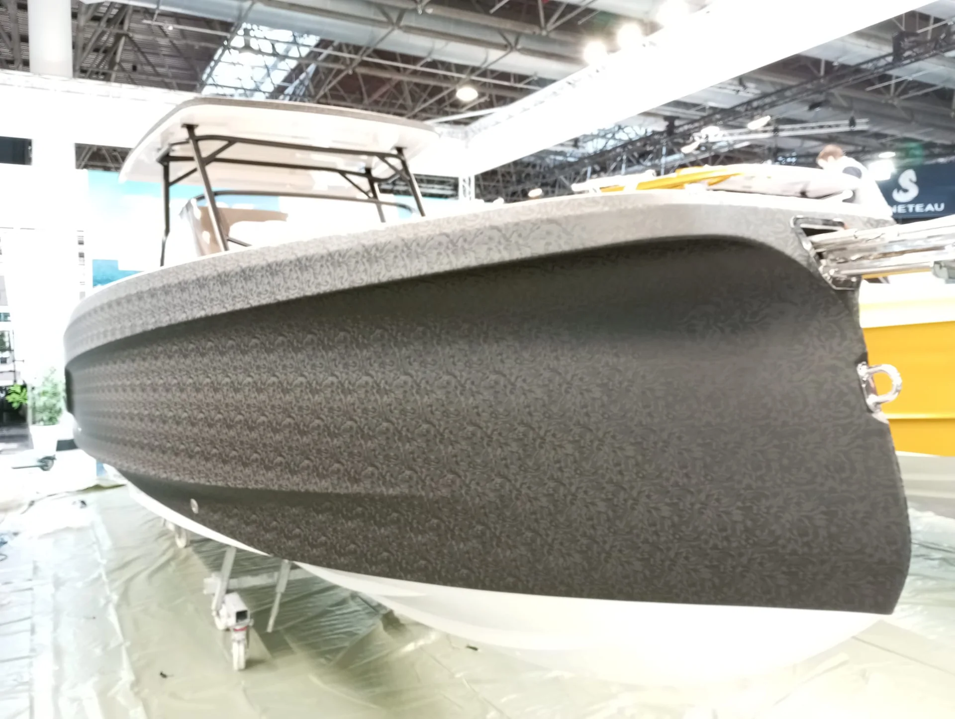 Textured design – side view – Yacht-Folie project gallery