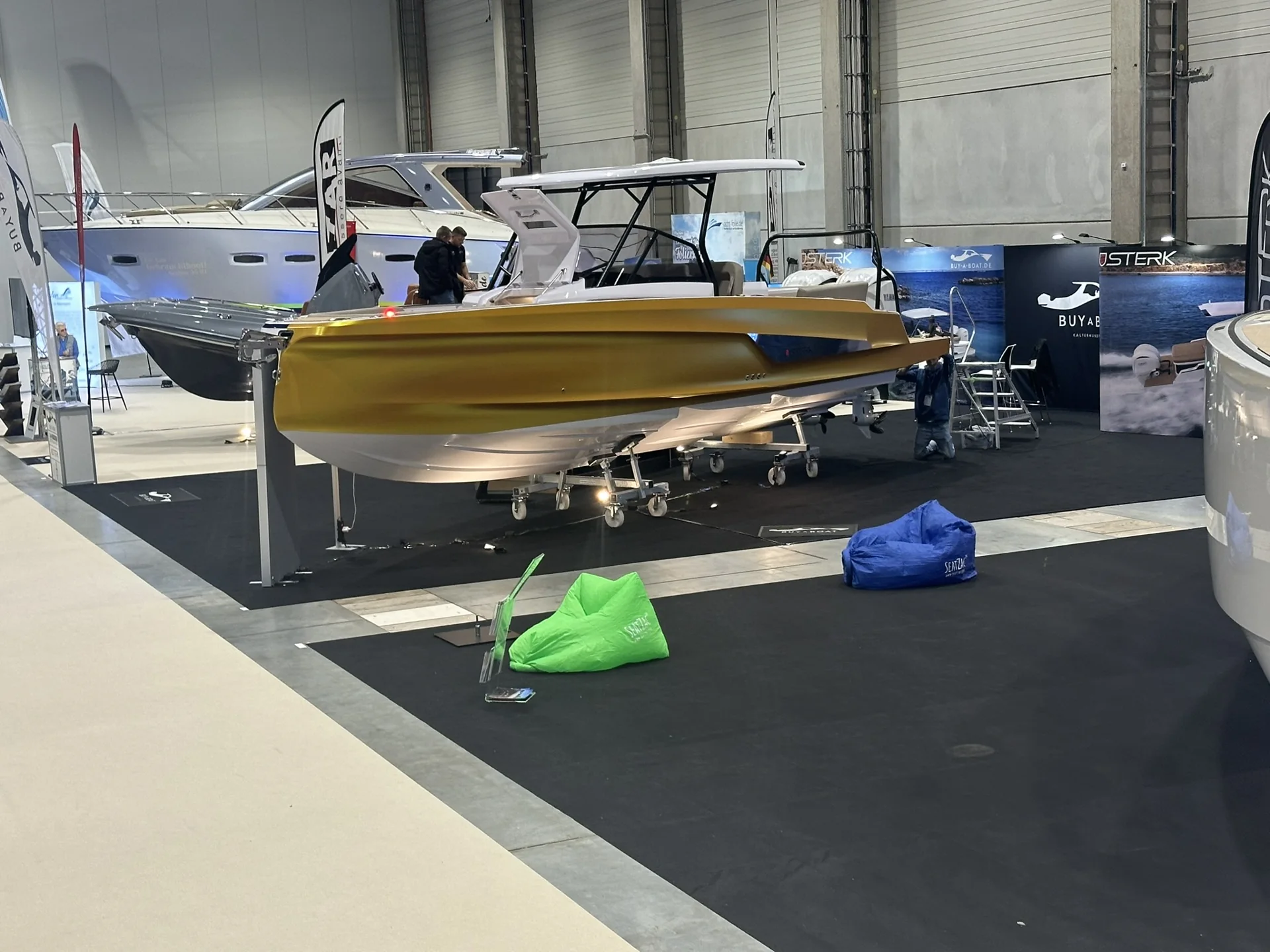 Yellow motorboat – overall view in the hall – Yacht-Folie project gallery