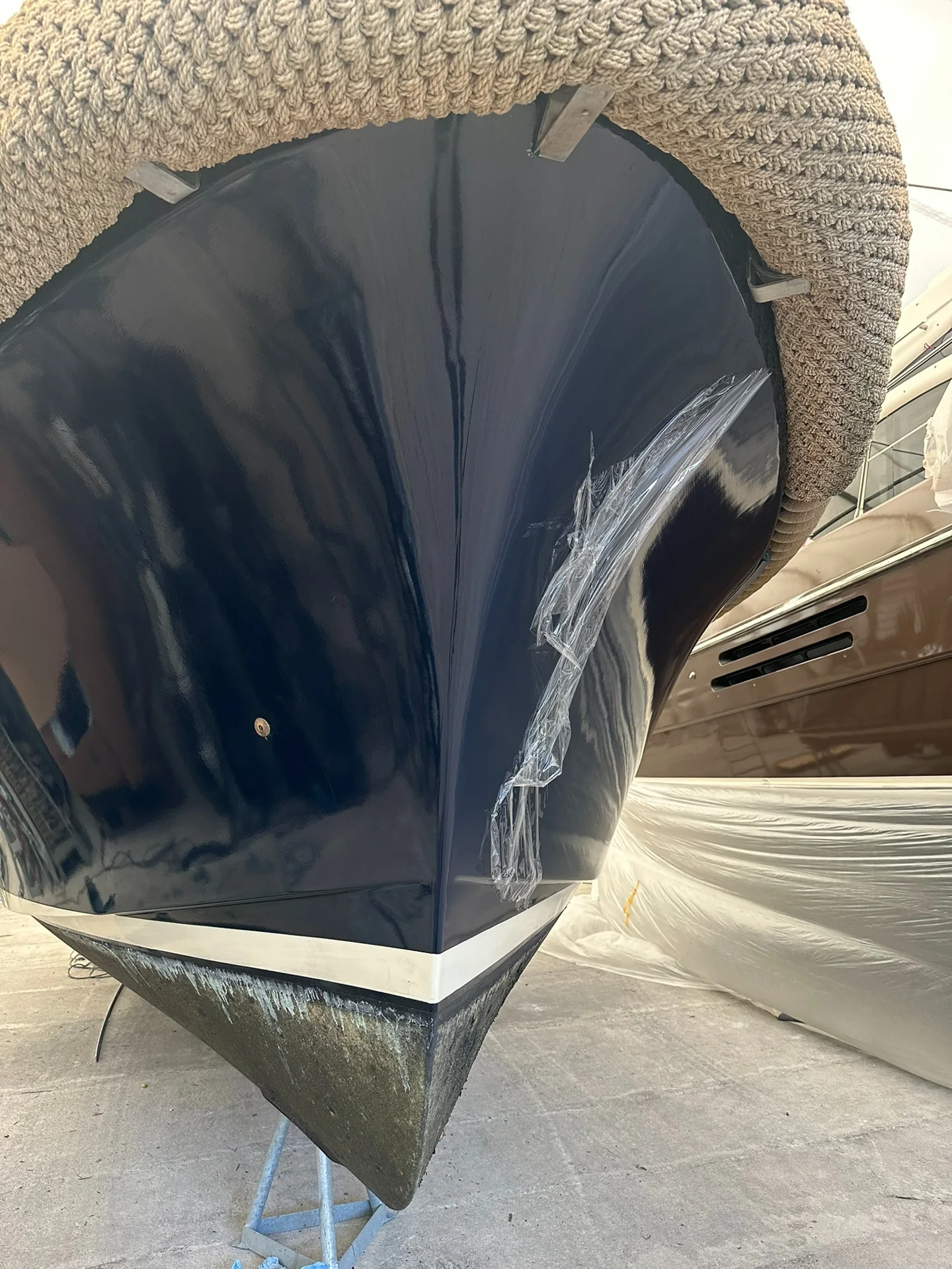 Dark blue hull – bow – Yacht-Folie project gallery