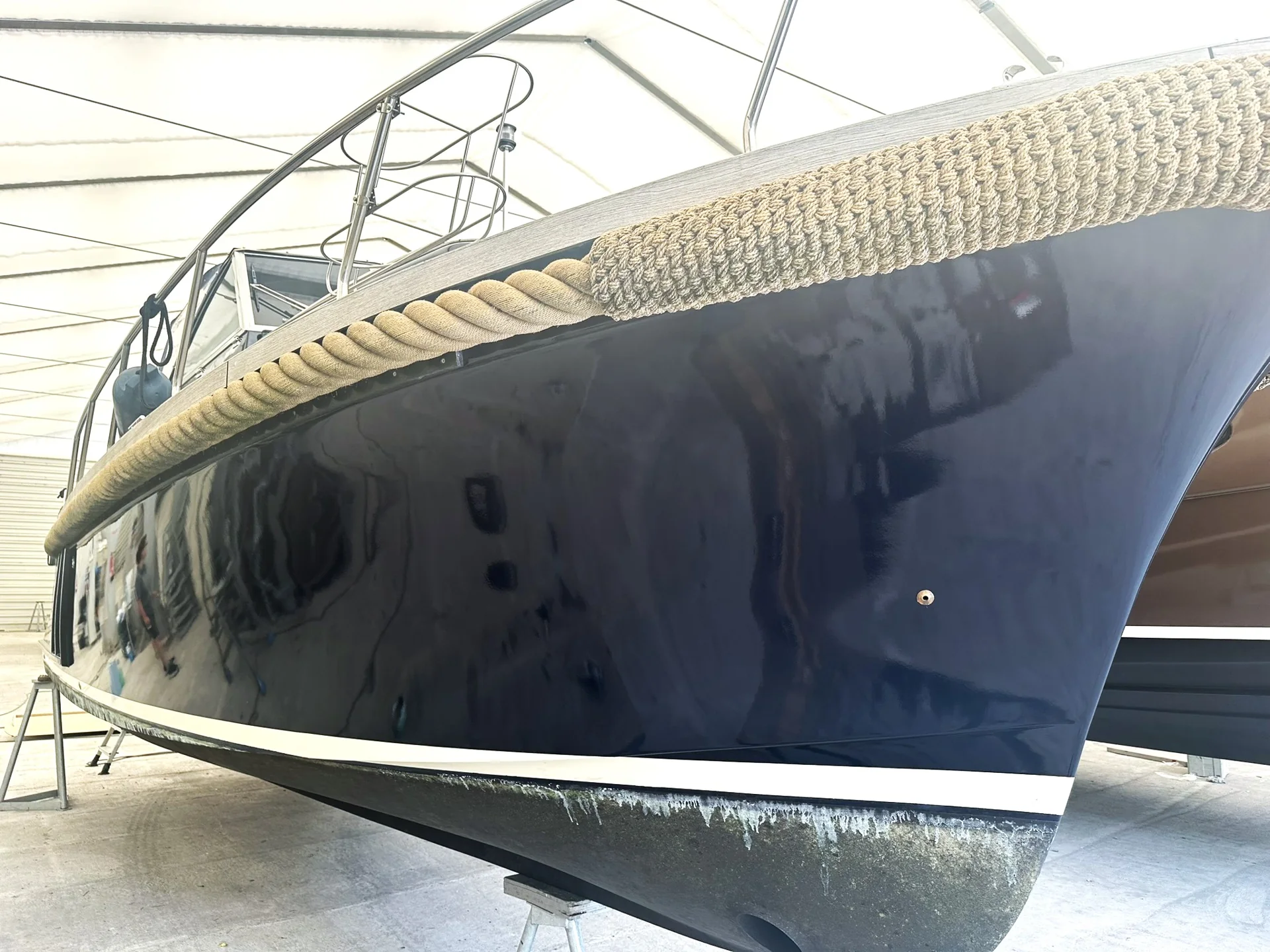 Dark blue hull – side view – Yacht-Folie project gallery
