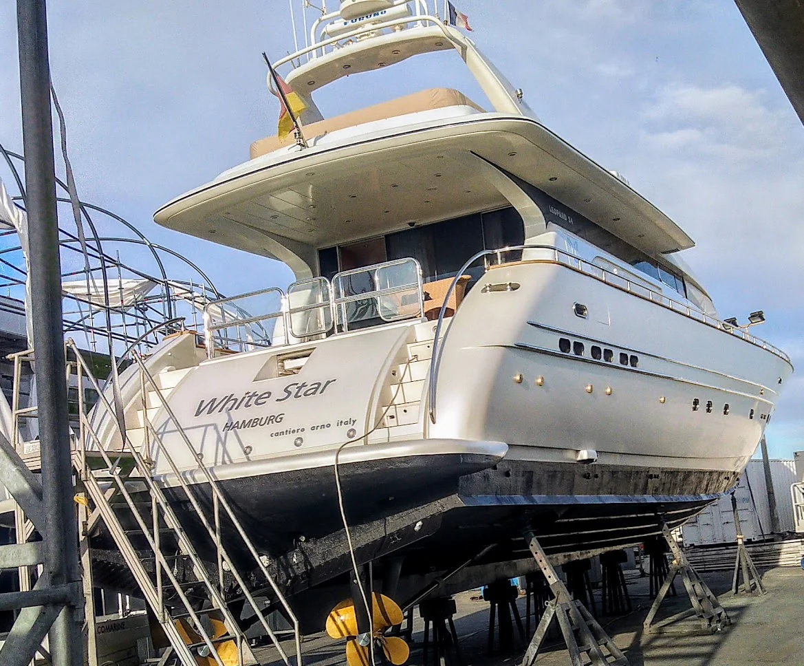 Yacht – stern and superstructure – Yacht-Folie project gallery
