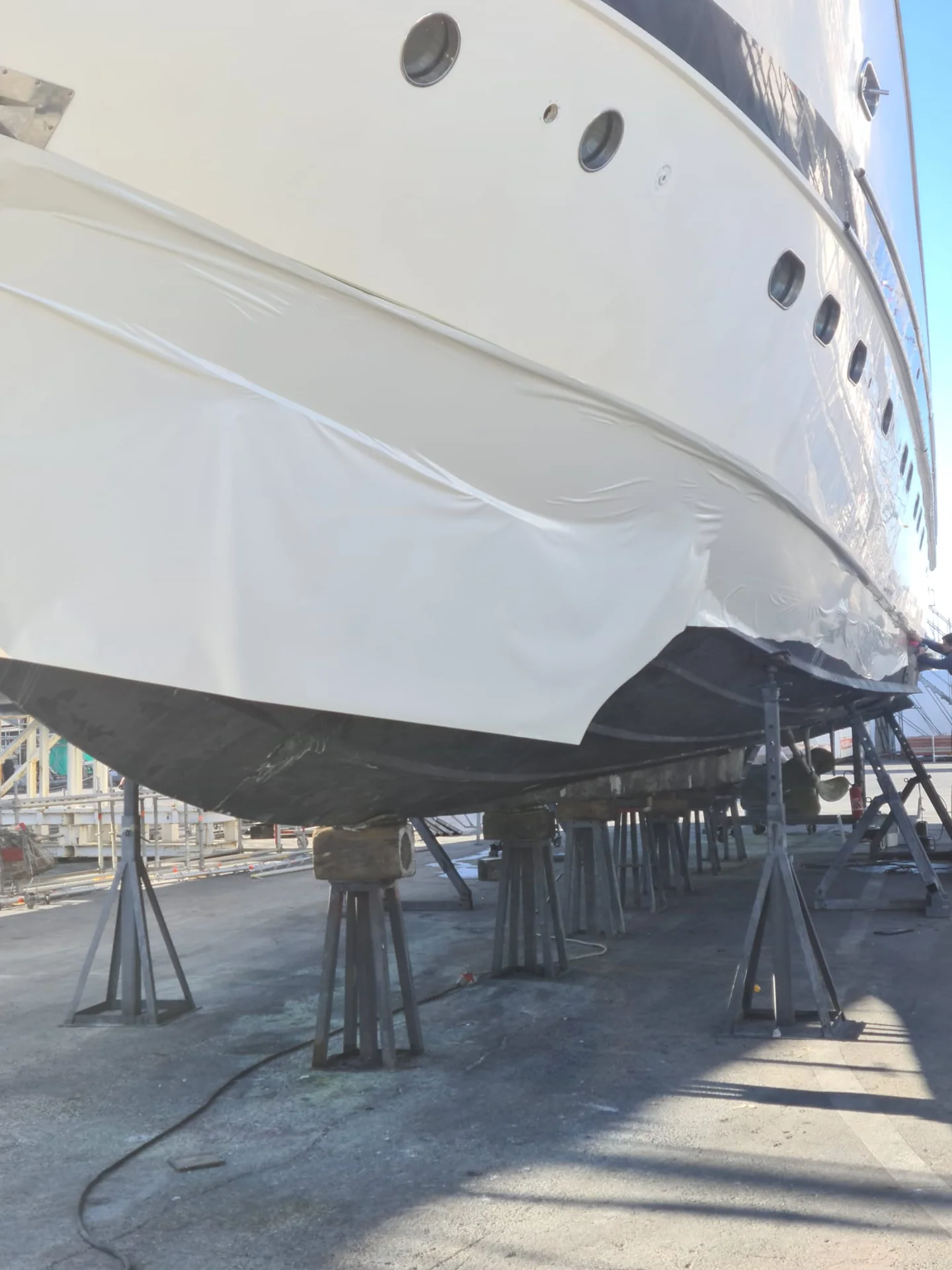 Yacht hull – view from below – Yacht-Folie project gallery