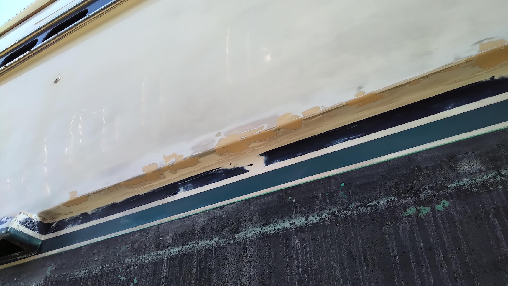 Leopard 24m hull detail – Satin finish quality