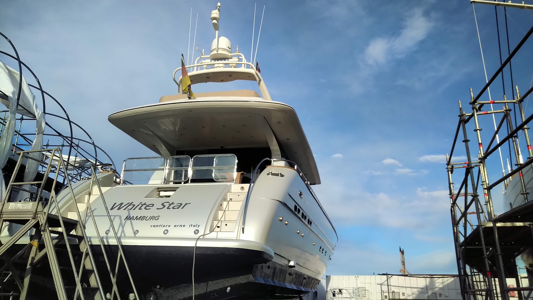 Leopard 24m White Star – full wrapping